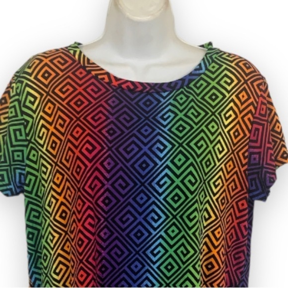 Eye Candy Top - Picture 3 of 3